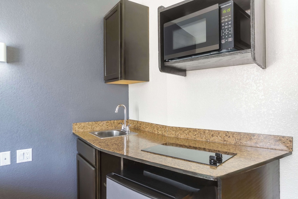 Motel6 Laredo, TX - Airport 64/66