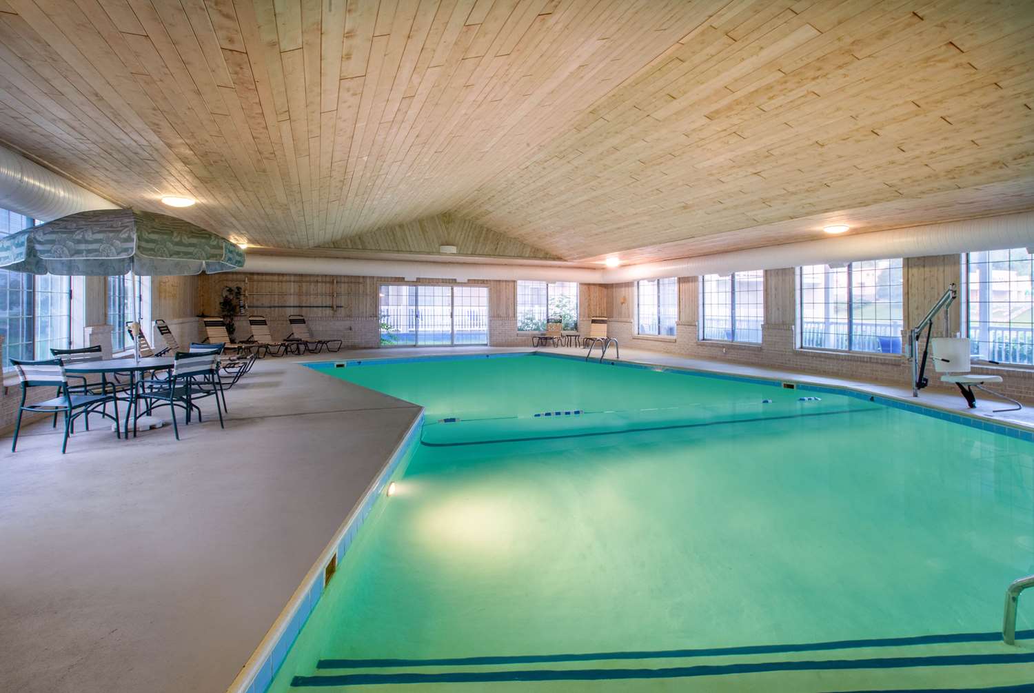 Days Inn by Wyndham Petoskey 11/31