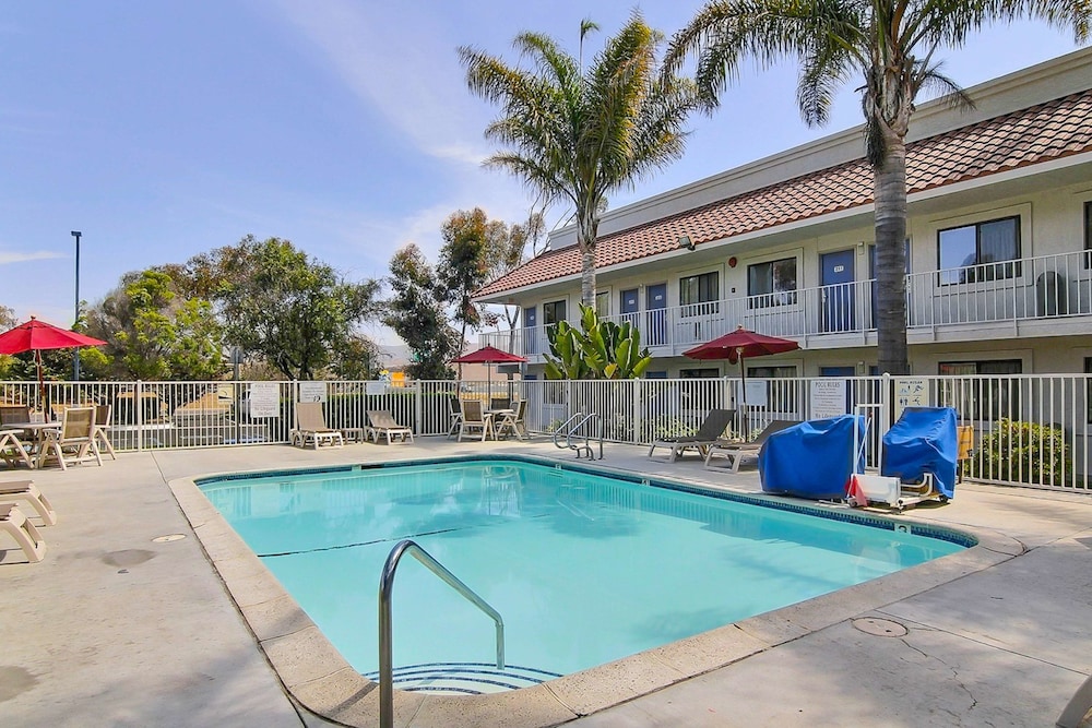 Motel6 Santa Maria, CA - North 8/43