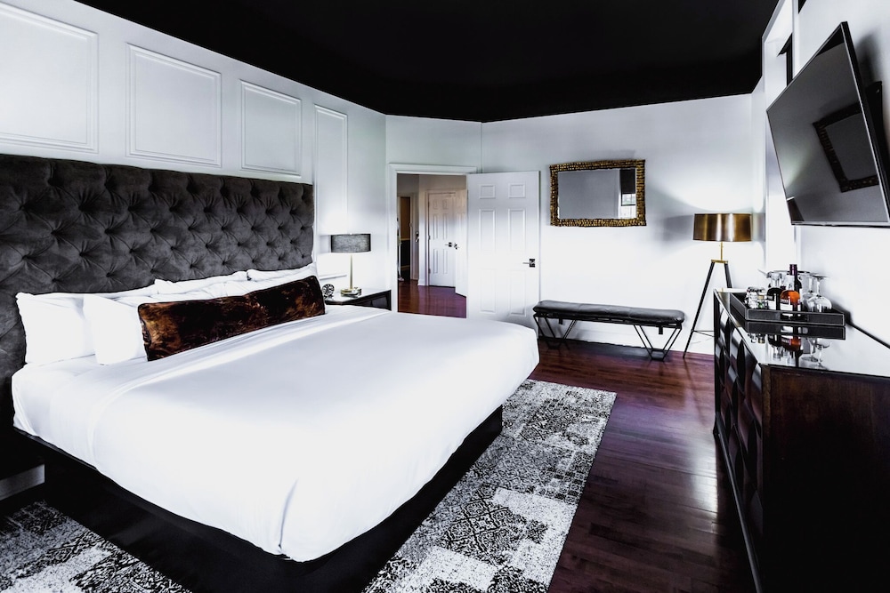 The Delafield Hotel 13/50