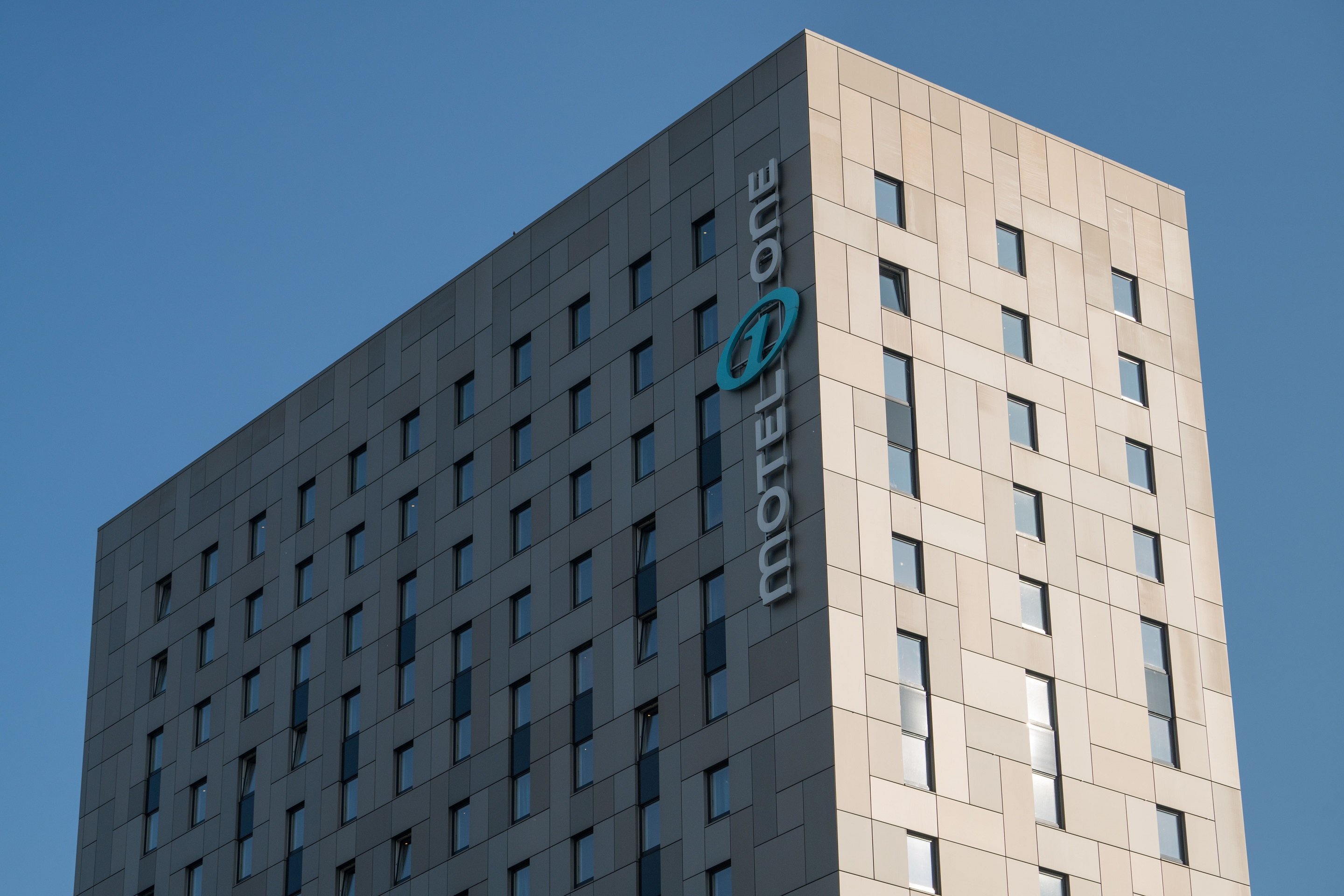 Hotel Motel One Hamburg-Alster 5/50