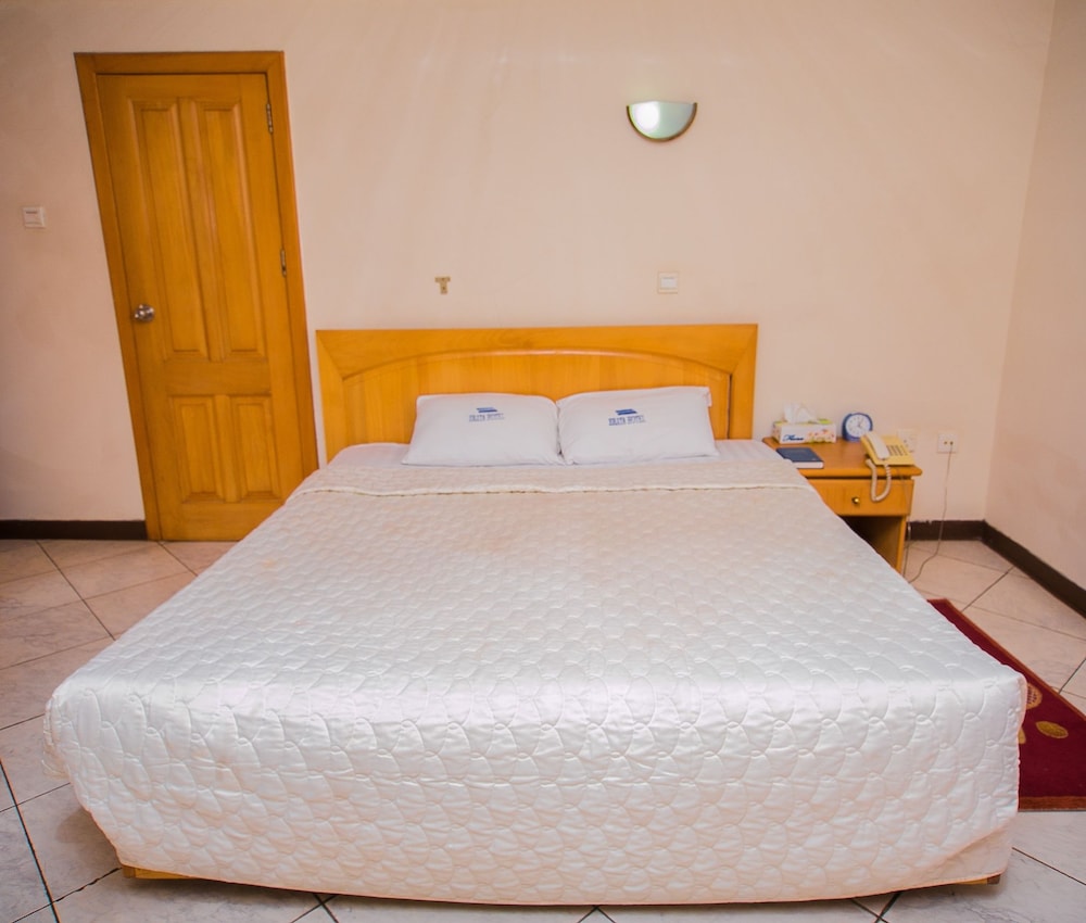 Erata Hotel 5/18