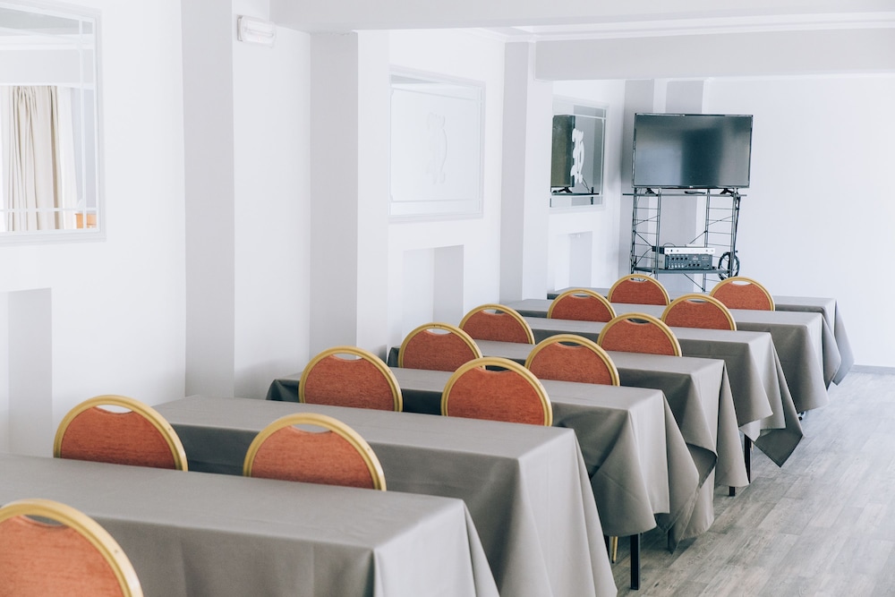 Tzaki Hotel 31/42