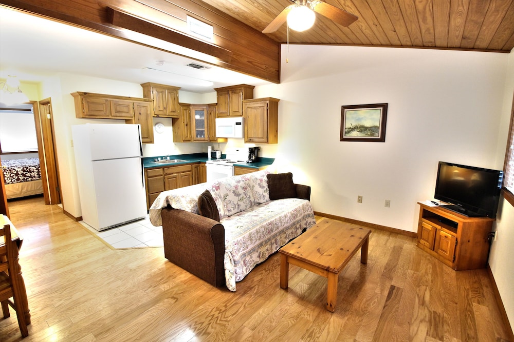Peach Tree Inn & Suites 41/67