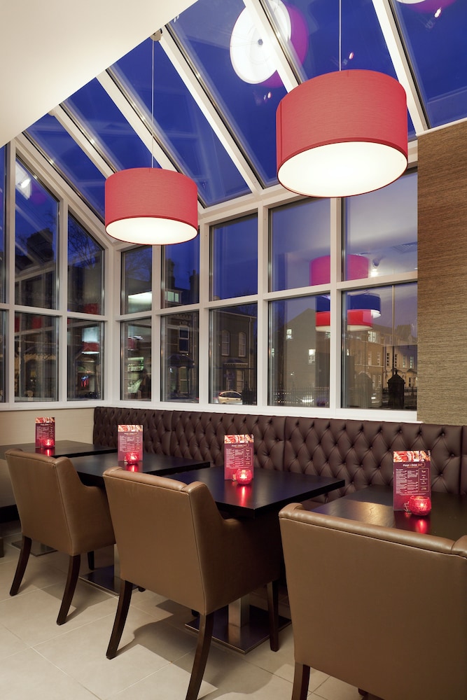 Ibis Belfast Queens Quarter 26/46