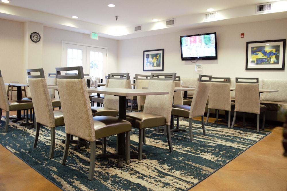 Best Western Plus Waynesboro Inn & Suites Conference Center 28/33
