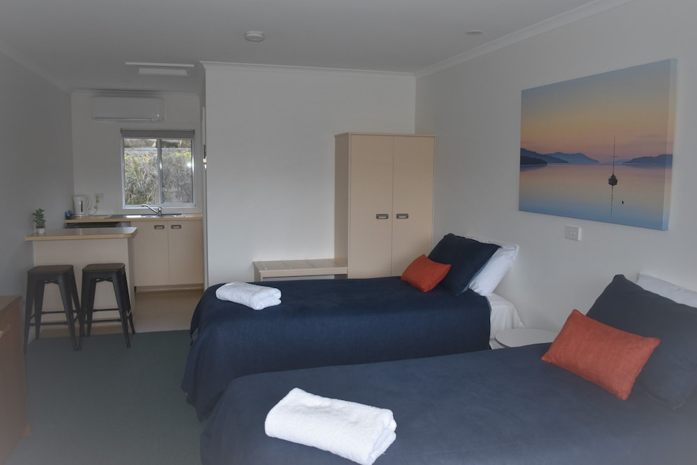 The Kermandie Hotel 10/54