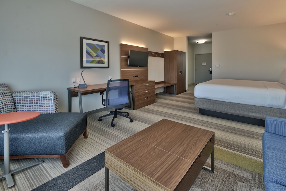 Holiday Inn Express & Suites Houston East - Beltway 8 25/53
