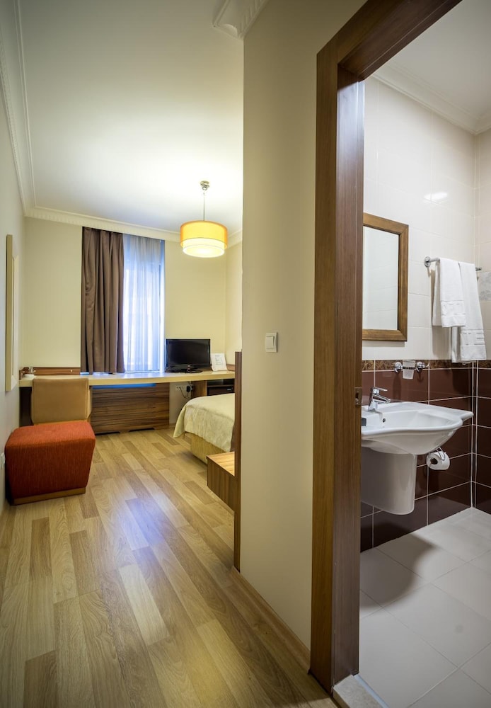 My Rose Hotel 44/44