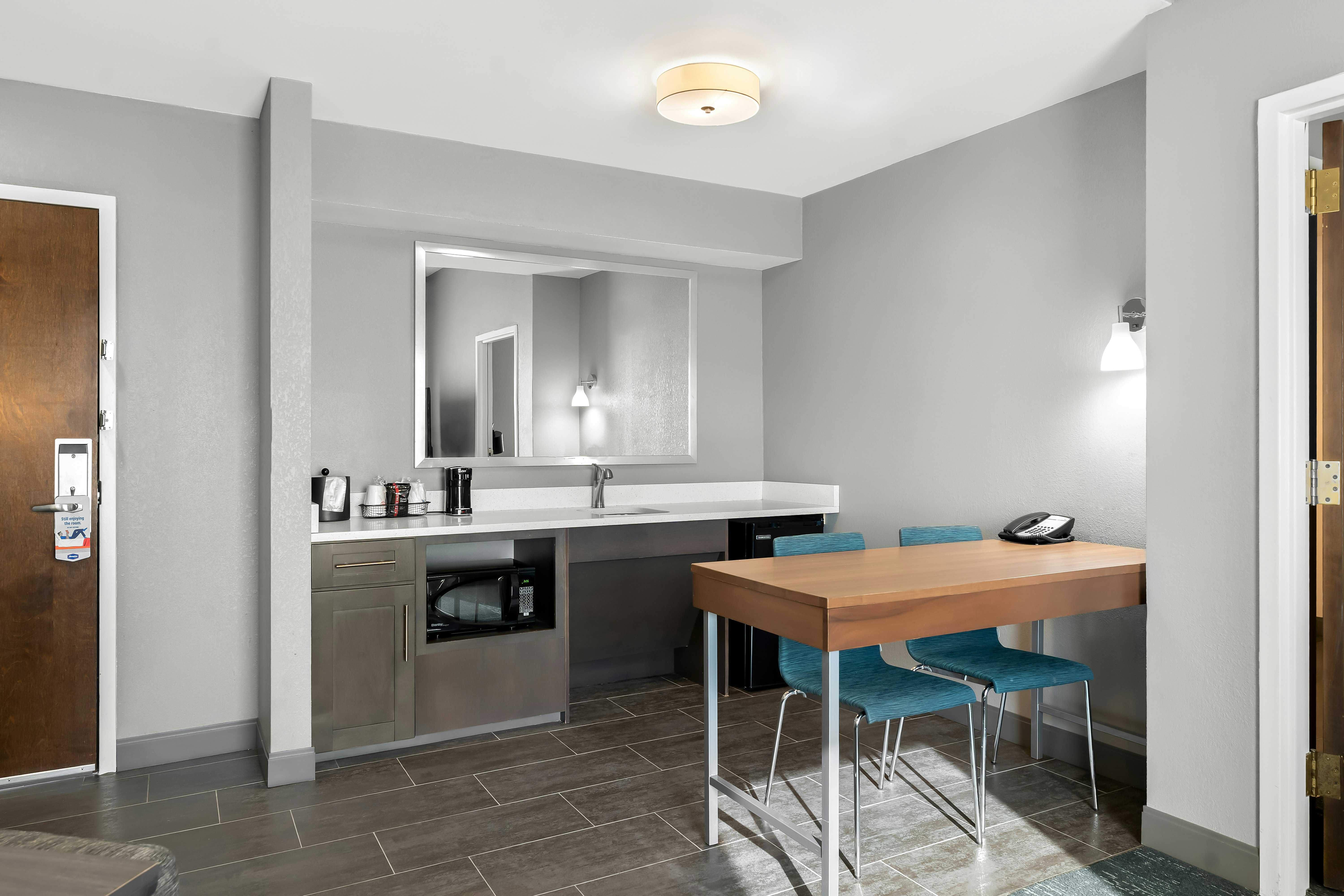 Hampton Inn Suites Newtown 54/57