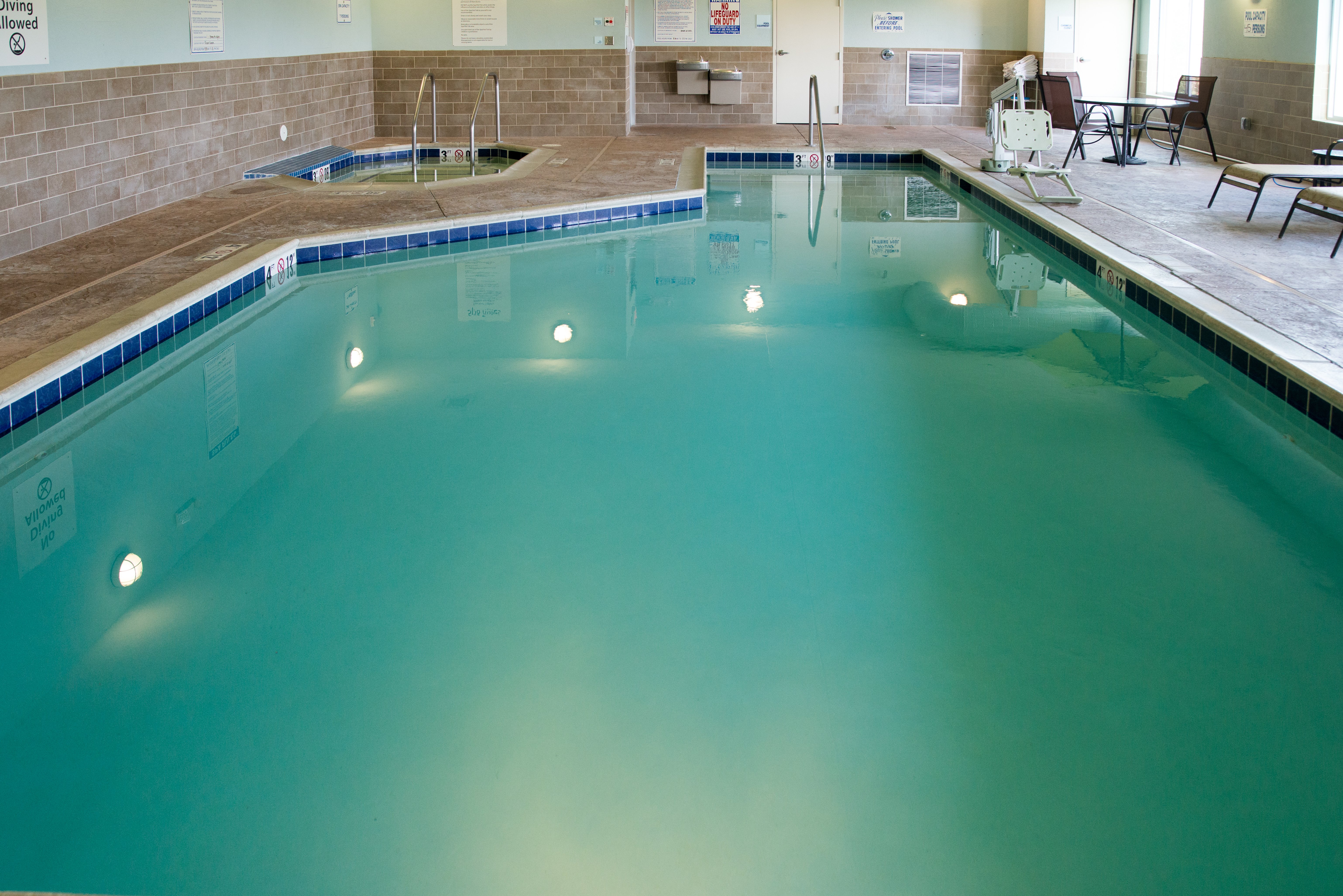 HOLIDAY INN EXPRESS HOTEL & SUITES ALBERT LEA - I-35 52/59