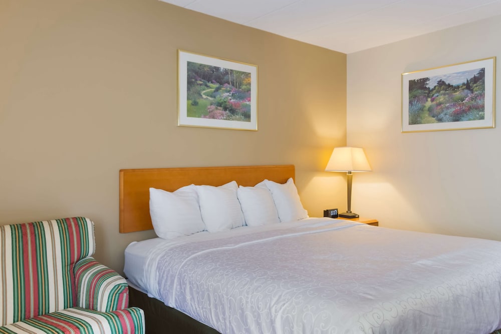 All Seasons Inn & Suites Smithfield Providence 6/36