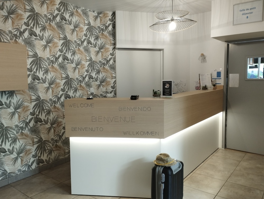Brit Hotel Guingamp L Armor 8/50