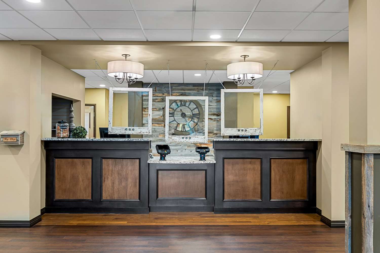 Best Western Plus Lacombe Inn and Suites 2/12