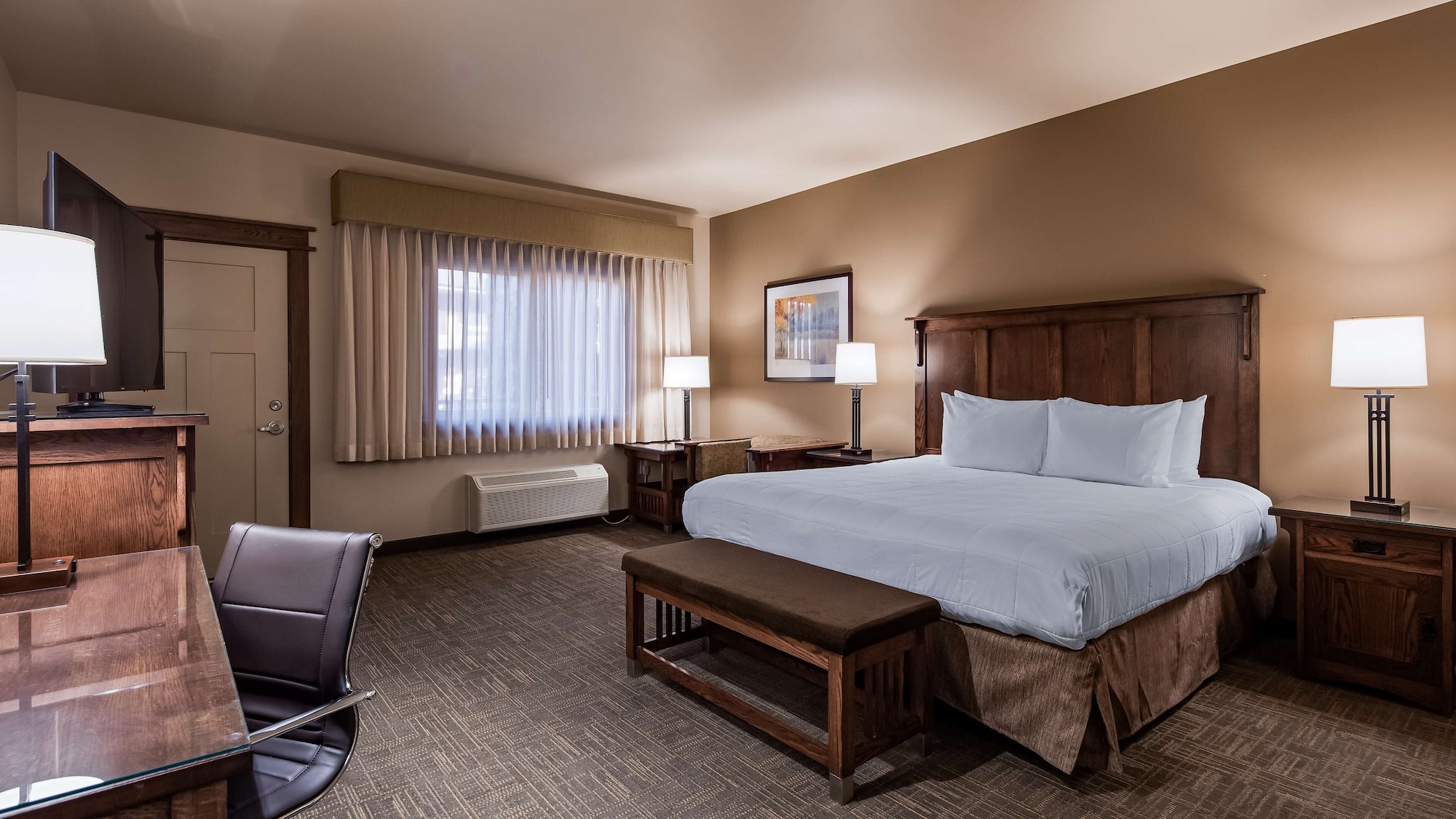 غرفة قياسية كبيرة بسرير كينج بشرفة، Best Western Plus High Country Inn 5/10