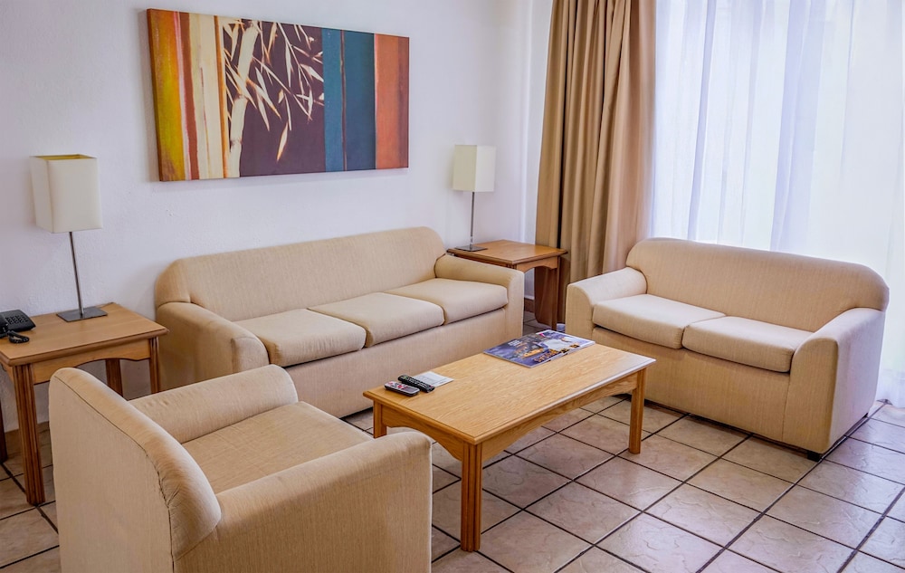 Sunrock Hotel & Suites 25/50
