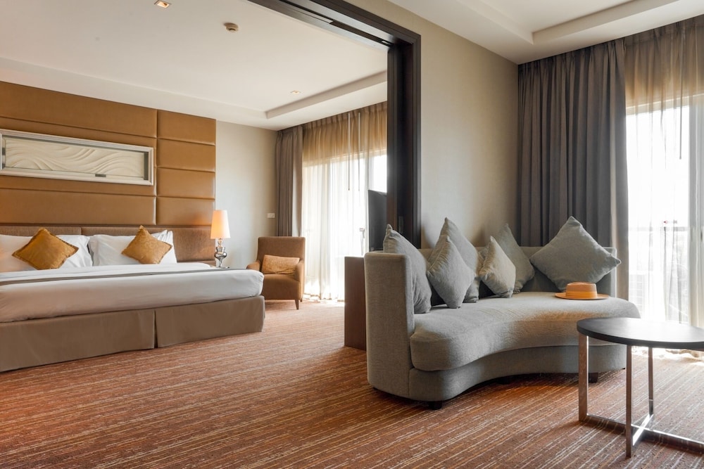 Intimate Hotel 23/62
