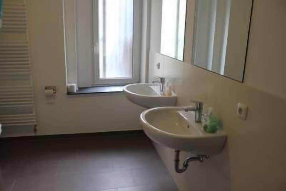 Hotel Garni Emir 48/50