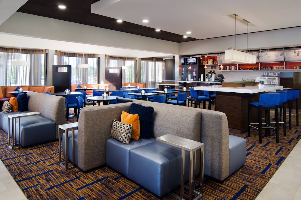 Courtyard by Marriott Kansas City Overland Park/Metcalf, South of College Boulevard 34/56