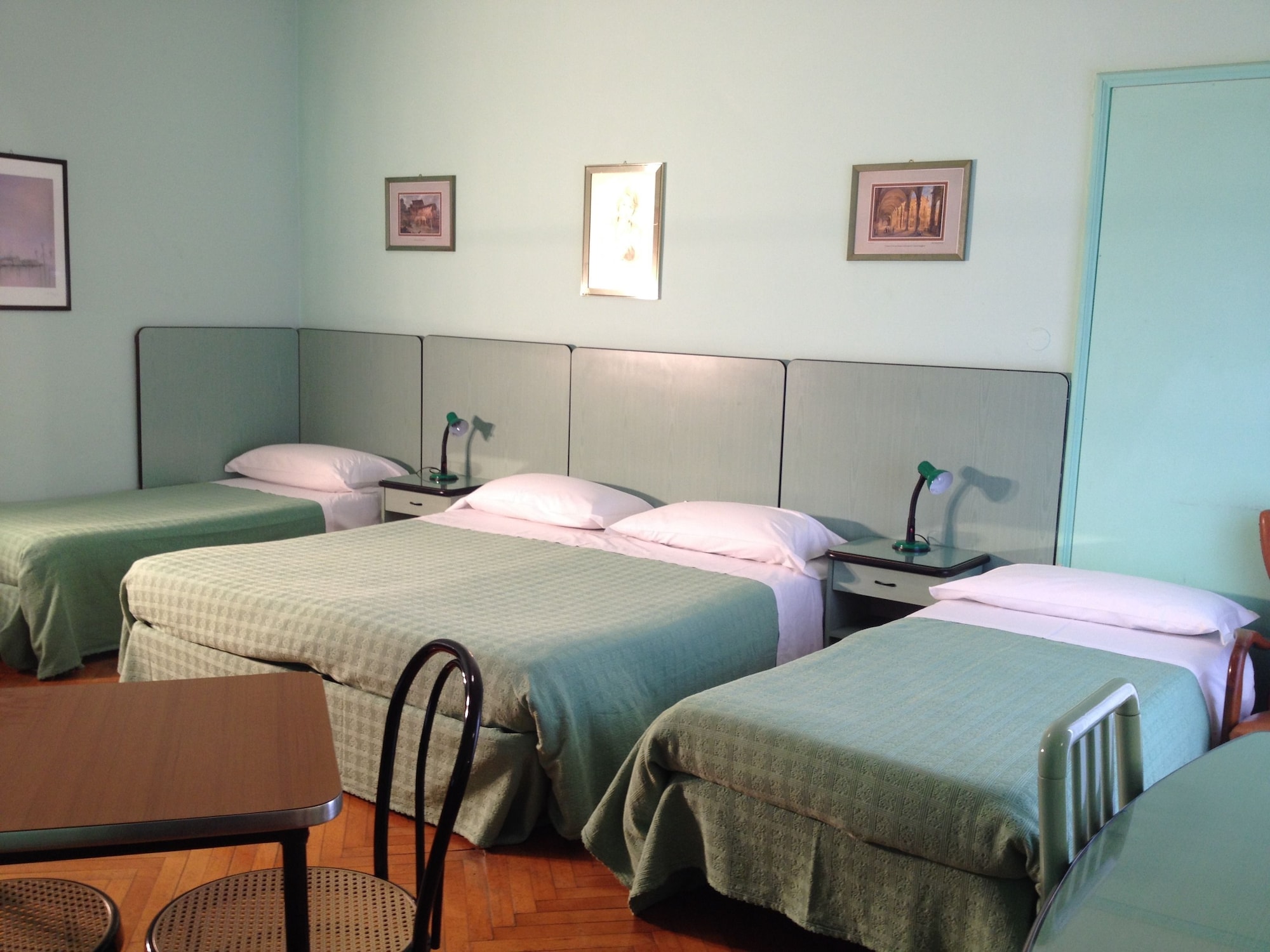 ROOM, TRIPLE, 1 DOUBLE AND 1 SINGLE BED