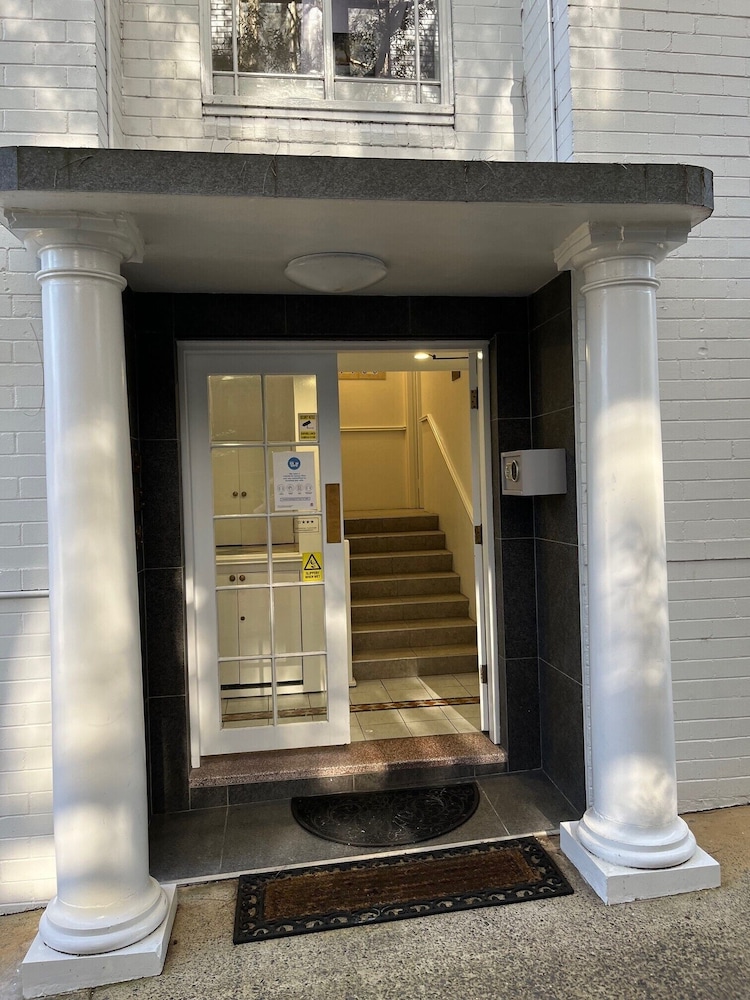 Greenwich Inn Sydney Hotel 39/48
