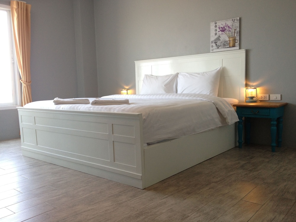 Hub Hua Hin 57 Hotel 28/72