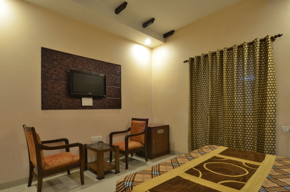 Hotel Sarovar Regency 21/27