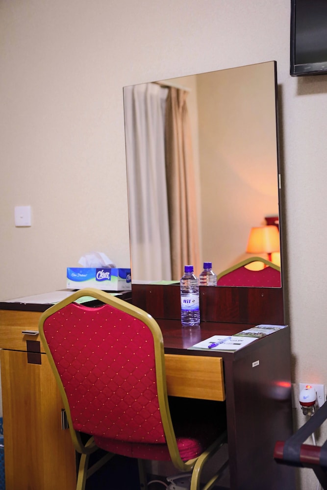 Hill View Hotel &amp; Apartments 38/49