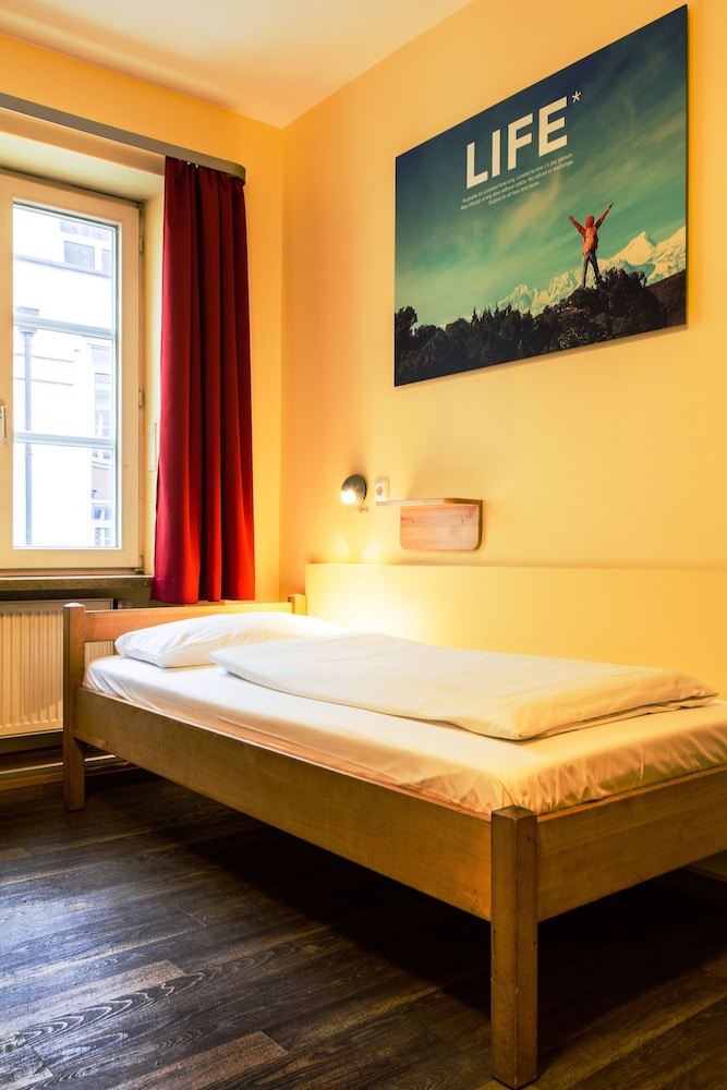 Euro Youth Hotel Munich 4/64