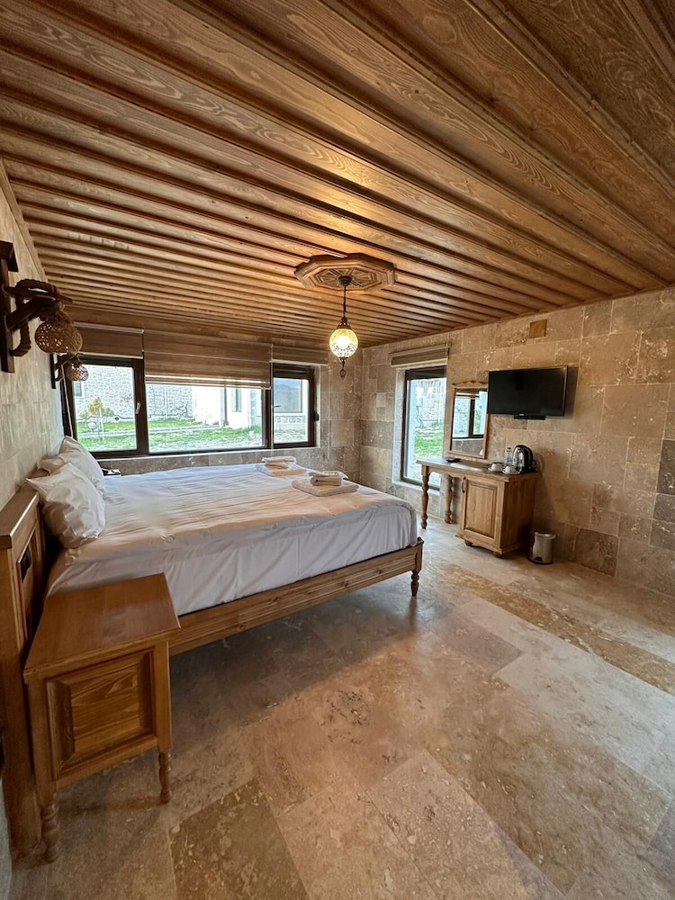 Elevres Stone House Hotel 44/67