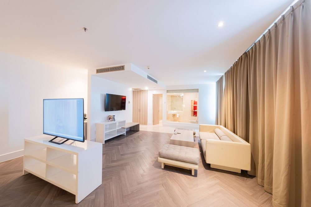 Grand Jatra Hotel 25/70