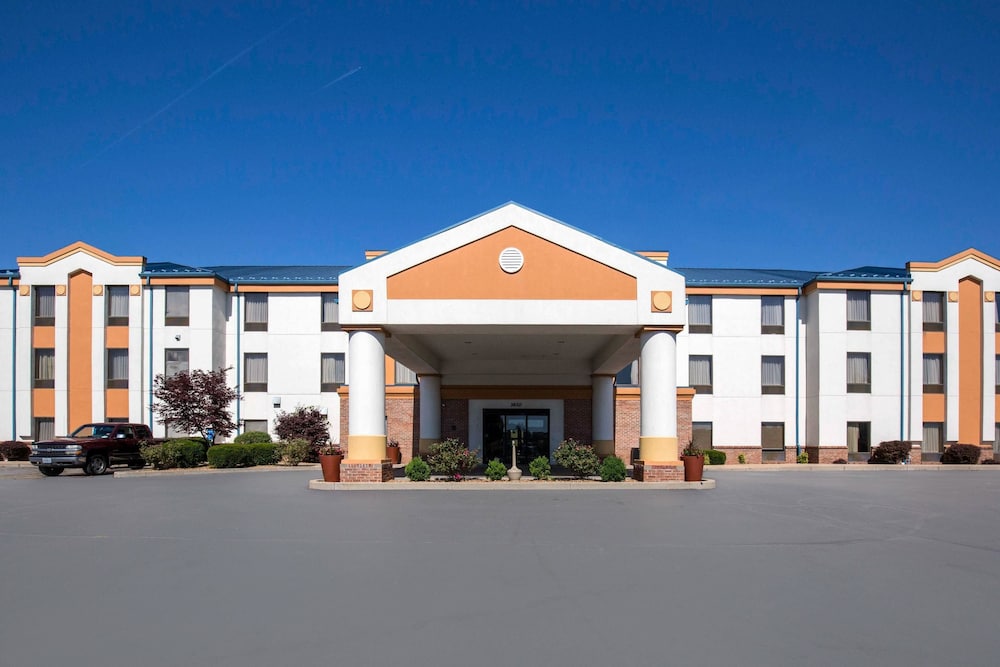 Quality Inn & Suites Arnold St Louis 1/29