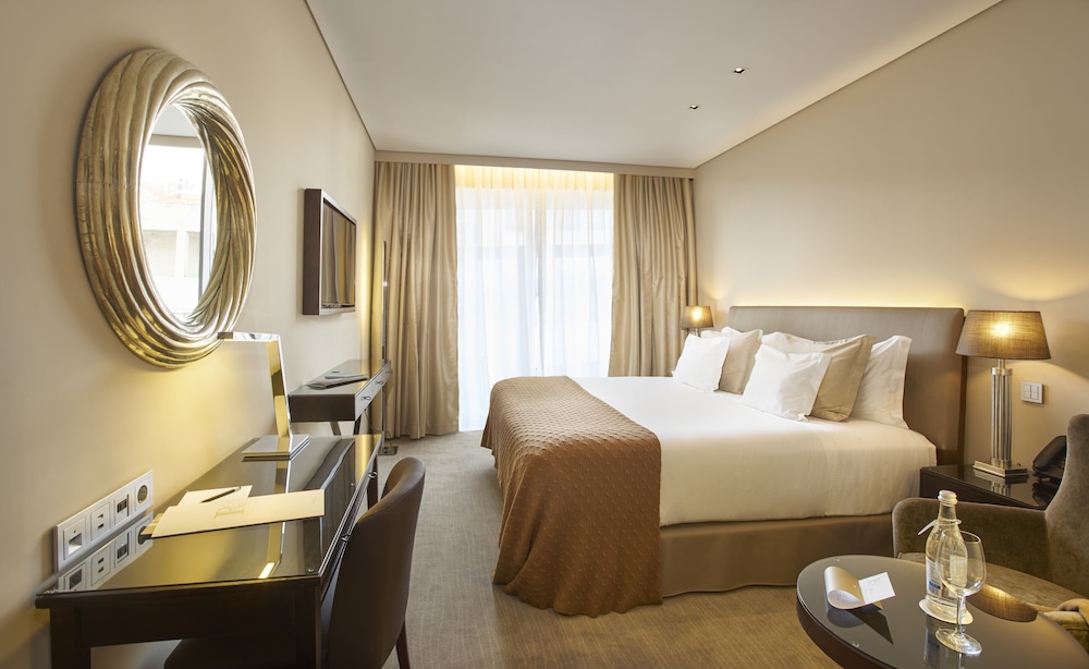SUPERIOR, DOUBLE OR TWIN BED