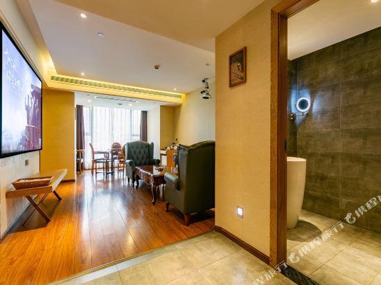 James Joyce Coffetel (Chengdu East Railway Station Lvdi 468) 10/22