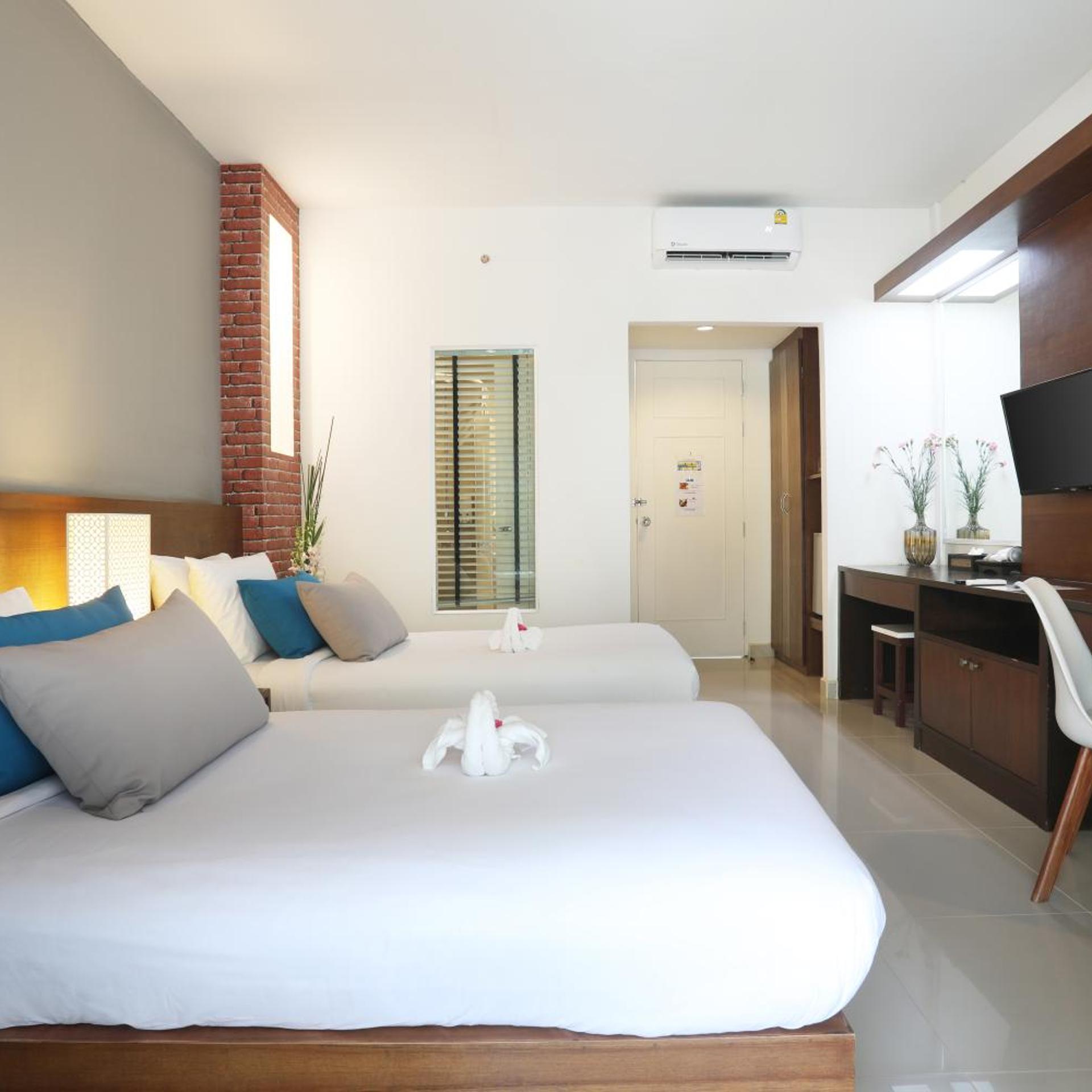 Tuana Hotels Brook Pool Access 12/50