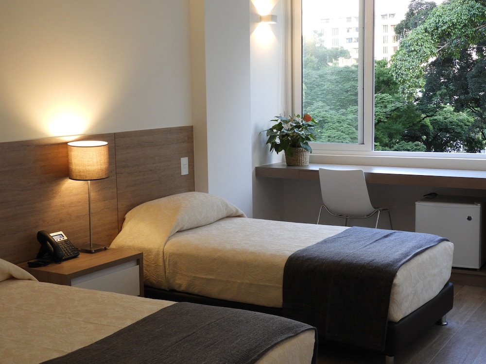 Park V Hotel Suites 17/45