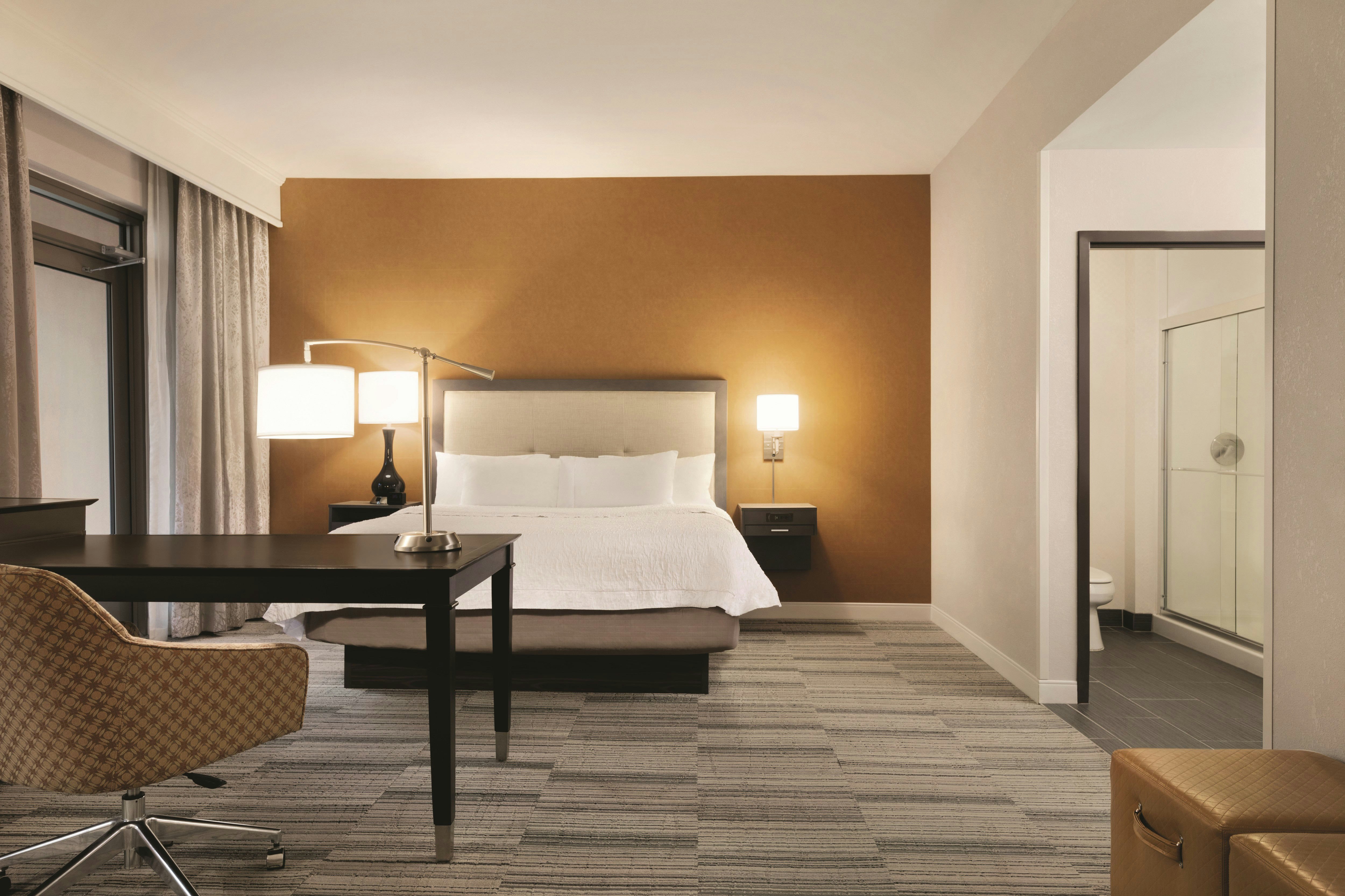 STUDIO, SUITE, KING BED, BALCONY