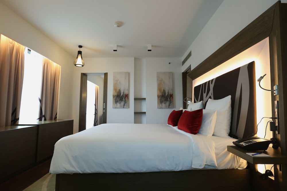 Novotel New Delhi Aerocity 12/64