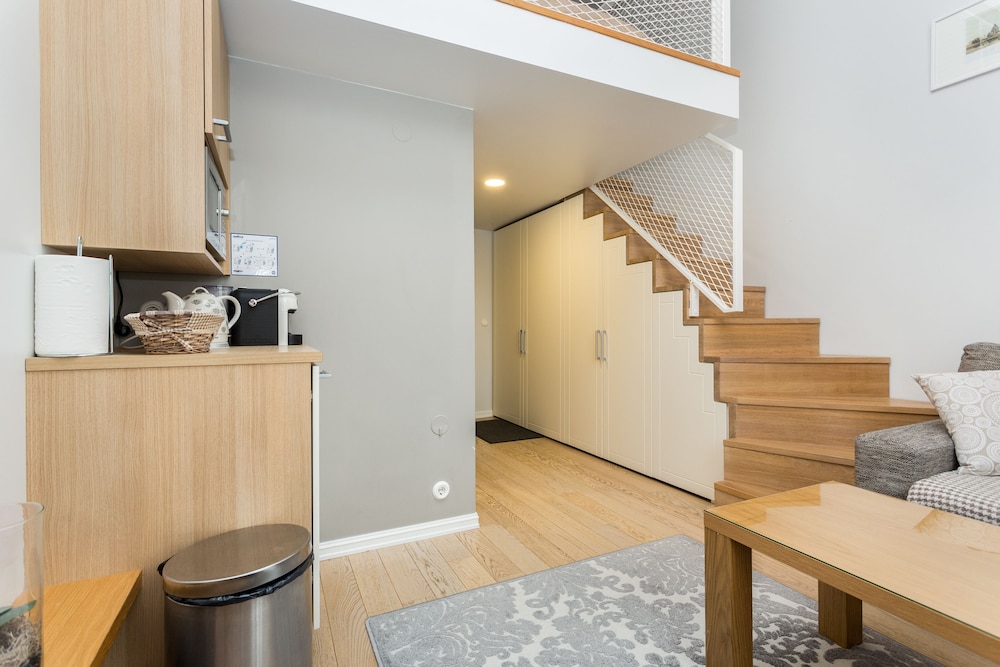 Angleterre Apartments 3/50