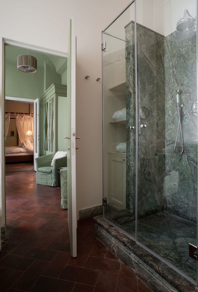 Al Palazzo Del Marchese Di Camugliano 75/76