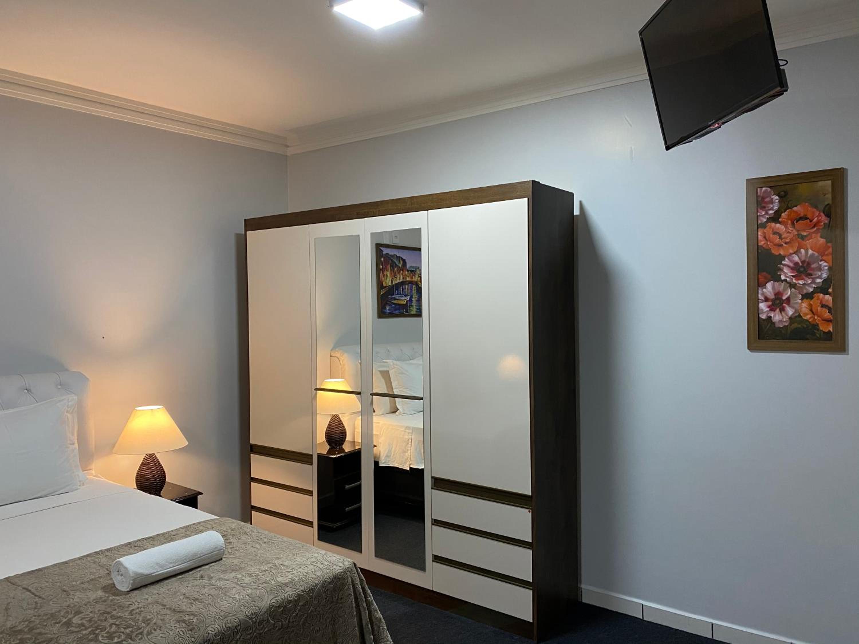 Quarto Luxo Silver 4/14