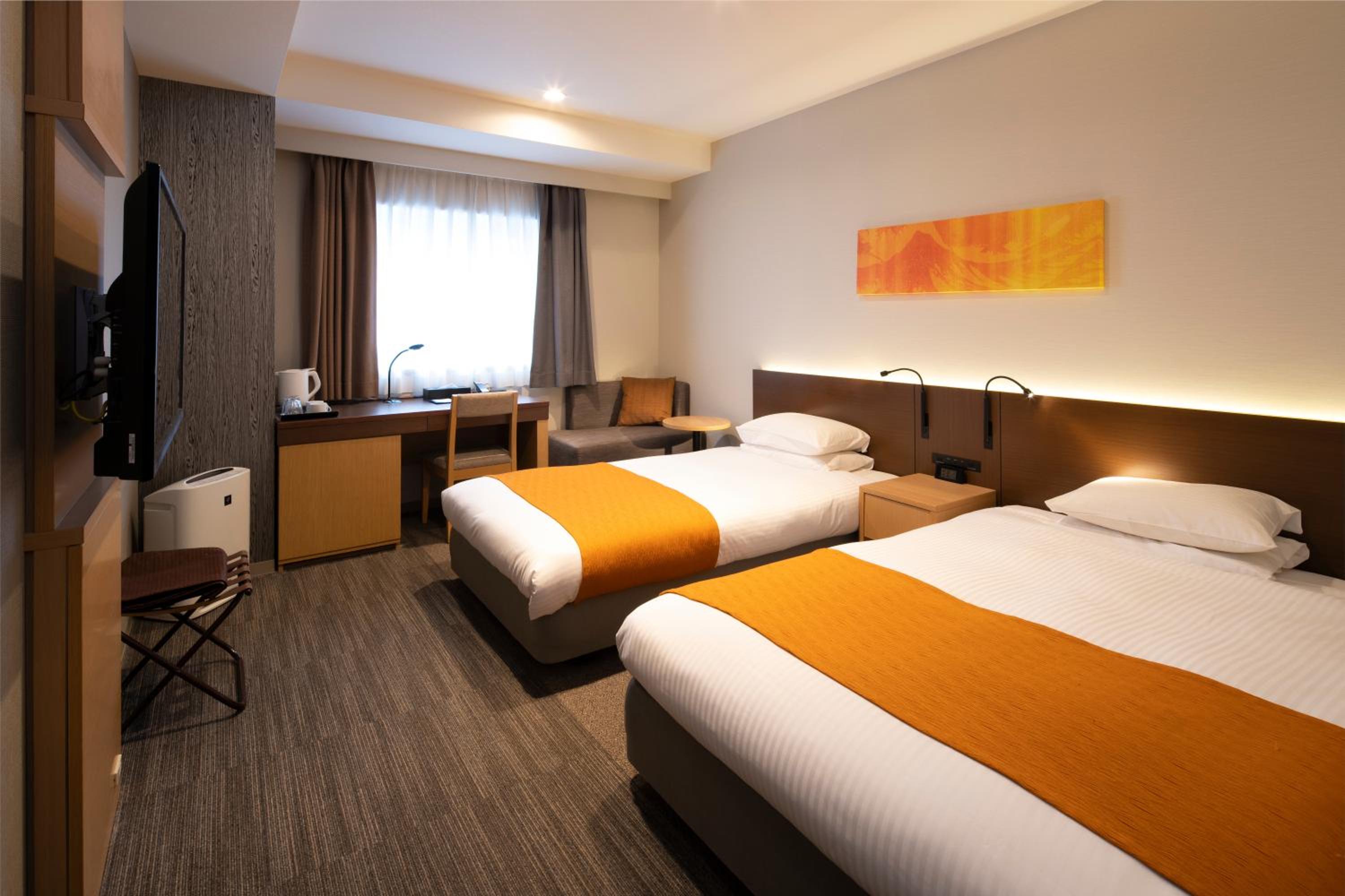 Moderate, Twin Beds