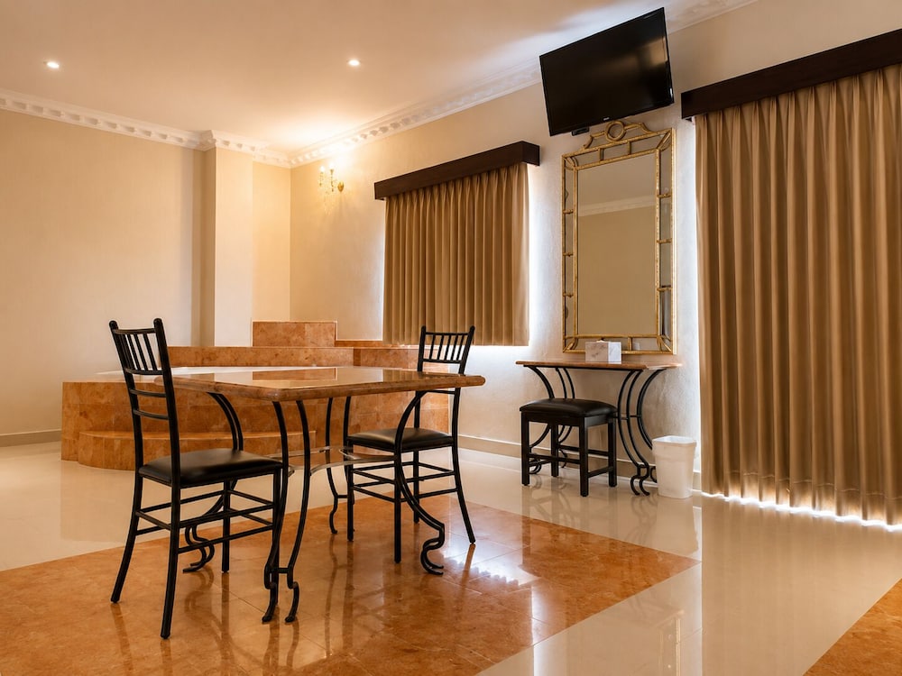 Hotel Palacio Maya 70/83