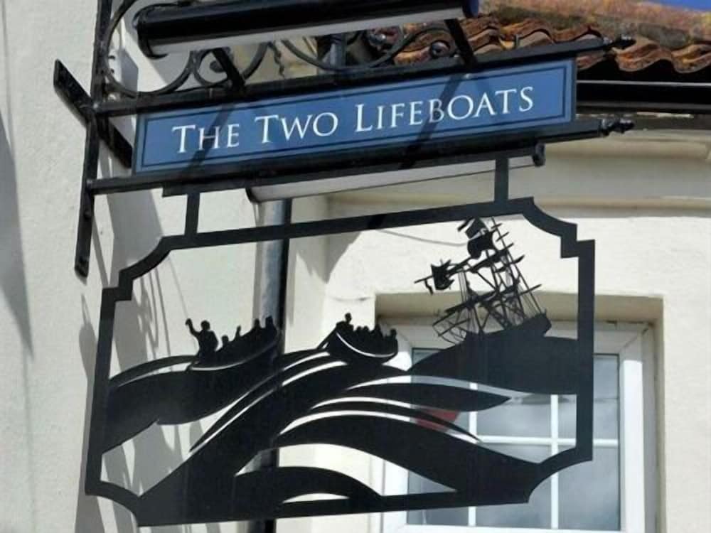 The Two Lifeboats 4/40