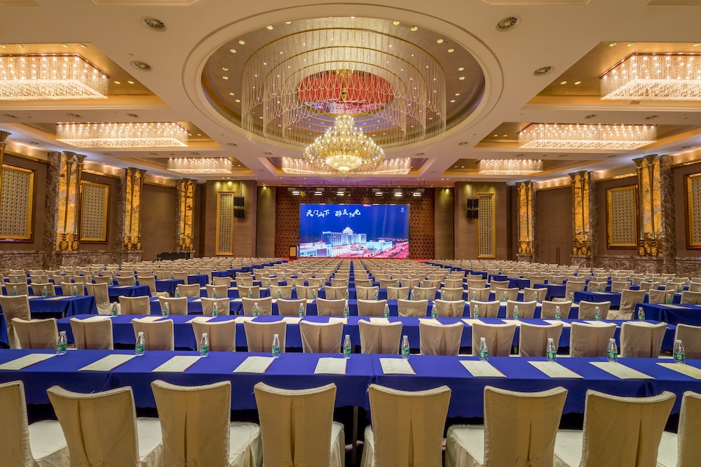 Sunshine Hotel Zhangjiajie 69/75