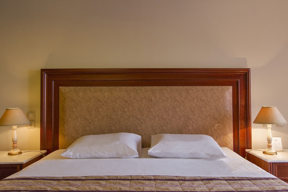 ITILO TRADITIONAL HOTEL 12/68
