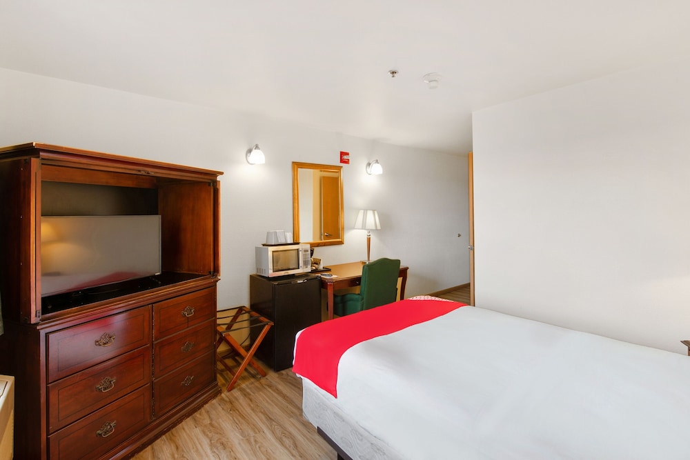 OYO Hotel Portage I-94 12/39