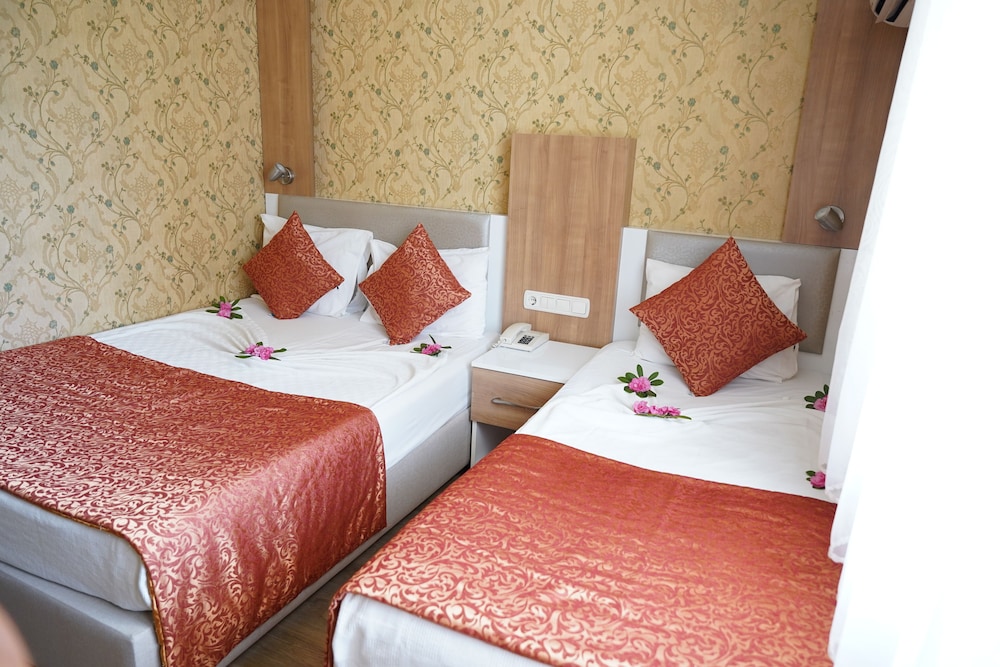 Aleria Belport Beach Hotel 24/71