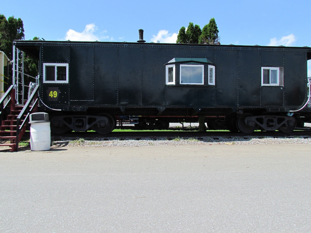Red Caboose Motel 39/50