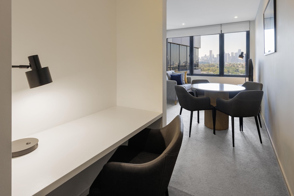 Oaks Melbourne Flemington Suites 35/46